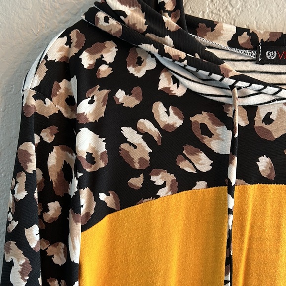 Brand-“ Vision” cute top with hood size L., soft,thin & flowing cute with jeans - Picture 5 of 8